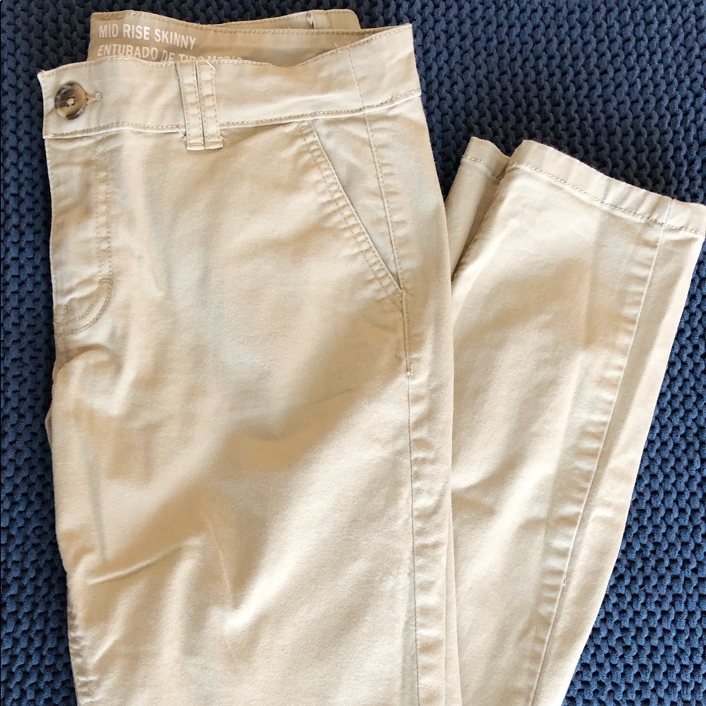 Mossimo Khaki Pants 💛 Wardrobe Essentials Size 8